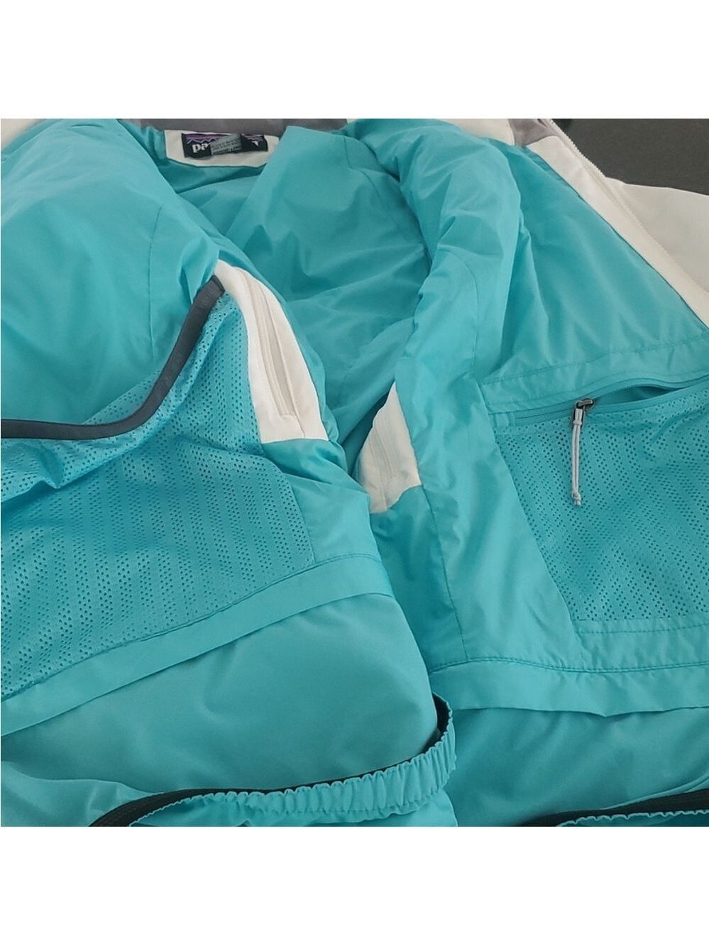 Patagonia Women's L Pipe Down Jacket - Picture 6 of 13